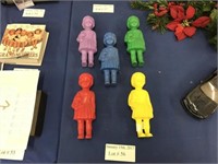 FIVE VINTAGE MULTICOLOR PLASTIC DOLLS OF A YOUNG