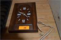 PLASTIC ELECTRIC CLOCK