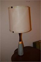 CERAMIC BLUE & WOOD LAMP