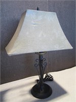 CLASSIC METAL LAMP WITH SHADE