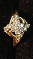 Ladies 14 karat gold ring with multiple diamonds