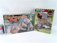 2 modèles réduits Tyrannosaurus Rex models