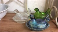 S/3 GLASS CHICKEN DISHES, 1 GREEN , 1 CLEAR