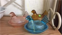 S/3 GLASS CHICKEN DISHES 1 AMBER, 1 MED PINK