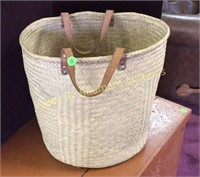 Vintage woven shopping basket/bag