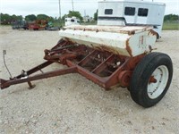 IH 10' GRAIN DRILL W/7" SPACING