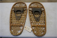 PAIR OF 13X29 SNOW SHOES
