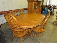 Solid Oak Dining Table w/ (6) Chairs