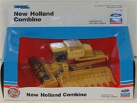 Ertl New Holland 1/64 Combine, 2 Heads, NIP