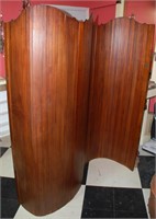 A 1930s FRENCH PINE SLAT WAVE-TOP FORMABLE SCREEN