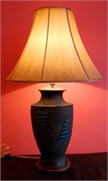 A CIRCA 1920s CHINESE BRONZE CHAMPLEVÉ TABLE LAMP