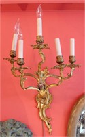 AN EARLY 20TH C. FRENCH BRONZE ROCOCO STYLE SCONCE
