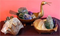 A COLLECTION OF DECORATIVE OBJECTS