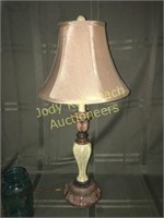 Pretty and decorative table lamp