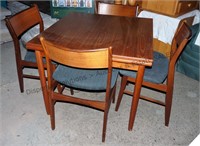 Extending Table & 4 Chairs