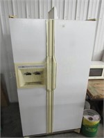 Amana Side-By-Side Refrigerator & Freezer