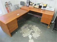 Corner Office Desk, 78' x 66' x29'