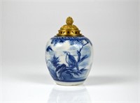 CHINESE EXPORT BLUE AND WHITE PORCELAIN TEA CADDY