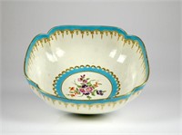 AN EARLY ENGLISH PORCELAIN CENTER BOWL