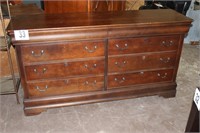 Broyhill 8 drawer dresser 68" x 36"