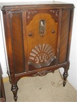 Vintage Pichelio radio with cabinet. Measures 40"