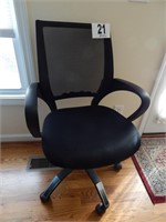 ROLLING OFFICE CHAIR