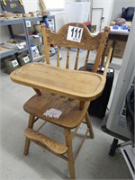 VINTAGE WOODEN HIGH CHAIR   OAK   AS IS
