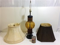 Lampe vintage verre et métal + 2 abat-jours