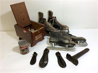 Vintage: patins, boîte de cirage, outils de