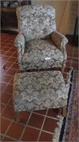 Chair and ottoman. Upholstered. Greyish fabric.