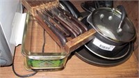 Kitchenware (saucepans and pot) + set of steak