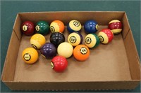 Set of billiard balls