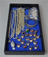 (44) CONTEMPORARY CHINESE JEWELRIES