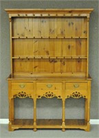 COUNTRY PINE HUTCH