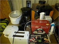 Lot of misc. kitchen small appliances