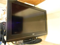 32" LG Flat Screen TV