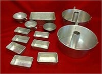 Aluminum Cake Pans And Accessories