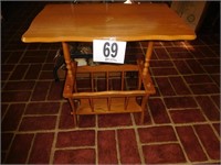 SIDE TABLE WITH MAGAZINE RACK BOTTOM