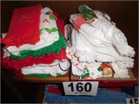 ASSORTMENT OF CHRISTMAS HAND TOWELS