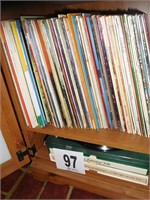 SHELF OF ASSORTED ALBUMS & 45'S