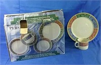 20 piece set of dishes - As New