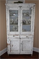 Vintage Painted Hutch in Shabby Chic