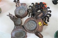 LOT: ROOSTER DÉCOR AND COPPER ASHTRAYS
