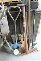 LOT: HAND TOOLS AND WATERING CAN