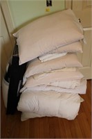 LOT: LINENS