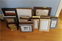LOT: PICTURE FRAMES