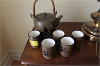 JAPANESE TEA SET TEA POT AND 5 CUPS