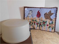 Tupperware Cake Carrier and Place Mats