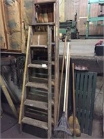 2 ladders, yard tools