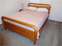 QUEEN SIZE SOLID OAK BED